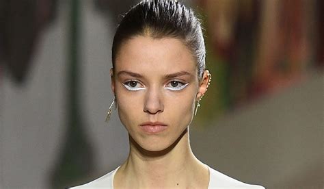 white eyeliner dior